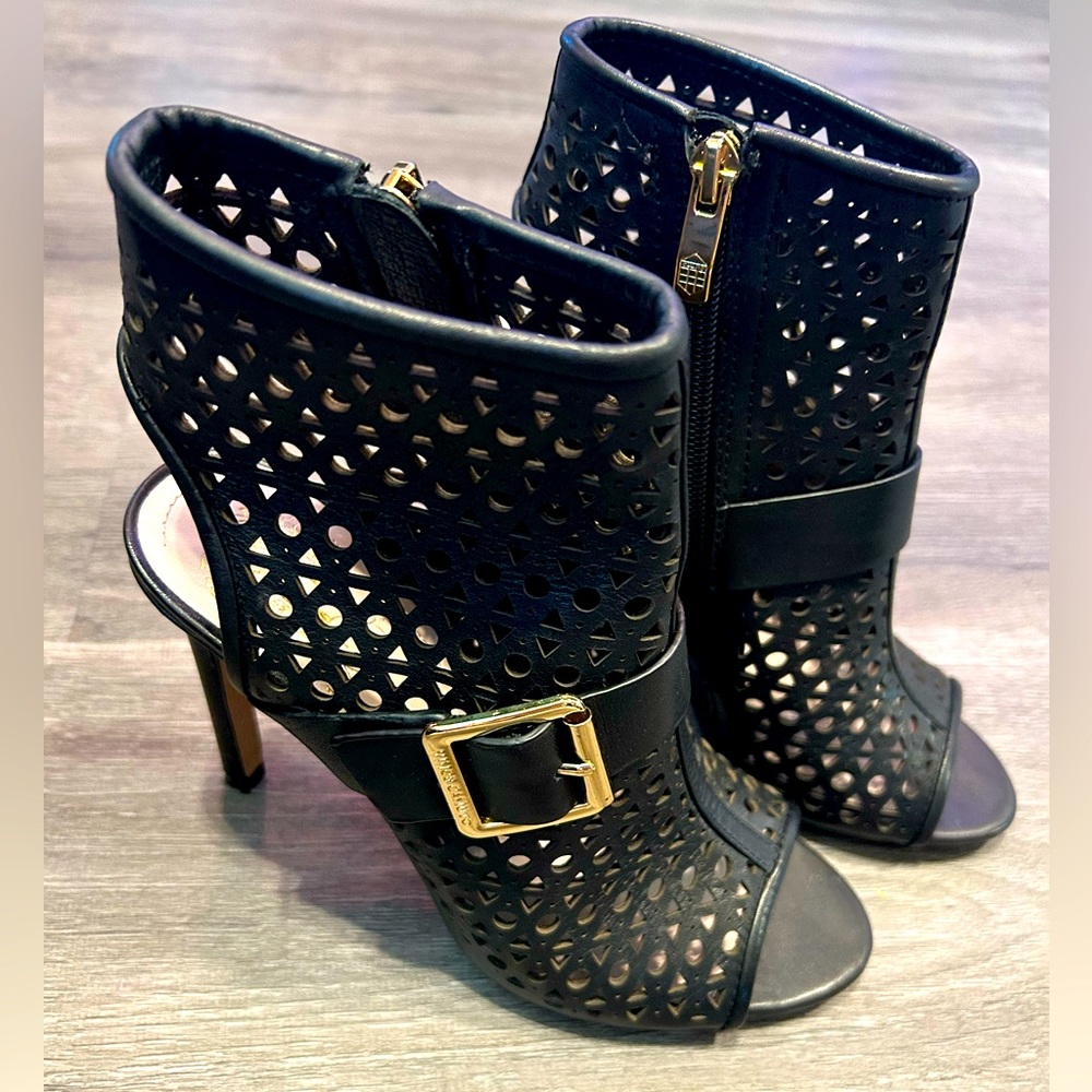 Stunning Vince Camuto open toed heels 6